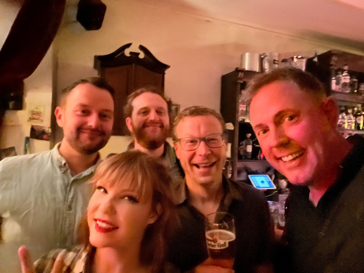 LornaTSmith's tweet photo. Had the best time with these lads last night! #IFA2023 #IThinkThisIsASwingersClub #PlayTaylorSwiftAgainPlz @GavinSpavin @dangrabham @wwwdotandrew @verityburns https://t.co/fExLFoZU4h