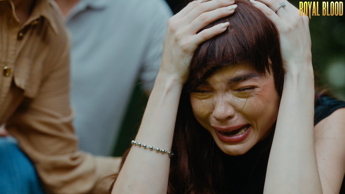 GMADrama's tweet photo. It's a heartbreaking scene lalo na for Margaret. Kitang-kita how she never wanted this secret to be revelaed 

#RBAnotherBloodyTragedy #RoyalBlood
https://t.co/964z9hbsgF https://t.co/YgvX4npYnD