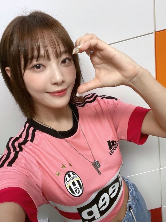 Billlieofficial's tweet photo. [#Billlie] KBS Cool FM 헤이즈의 볼륨을 높여요 📸

수아와 재밌는 수다를 떨다 보니
시간이 언제 이렇게?!
매일 빌리브랑 수다 떨고 싶다
(*≧︶≦))(￣▽￣* )ゞ

#빌리 #문수아 #MOONSUA #헤이즈의볼륨을높여요 https://t.co/tiR1Xv1cnU