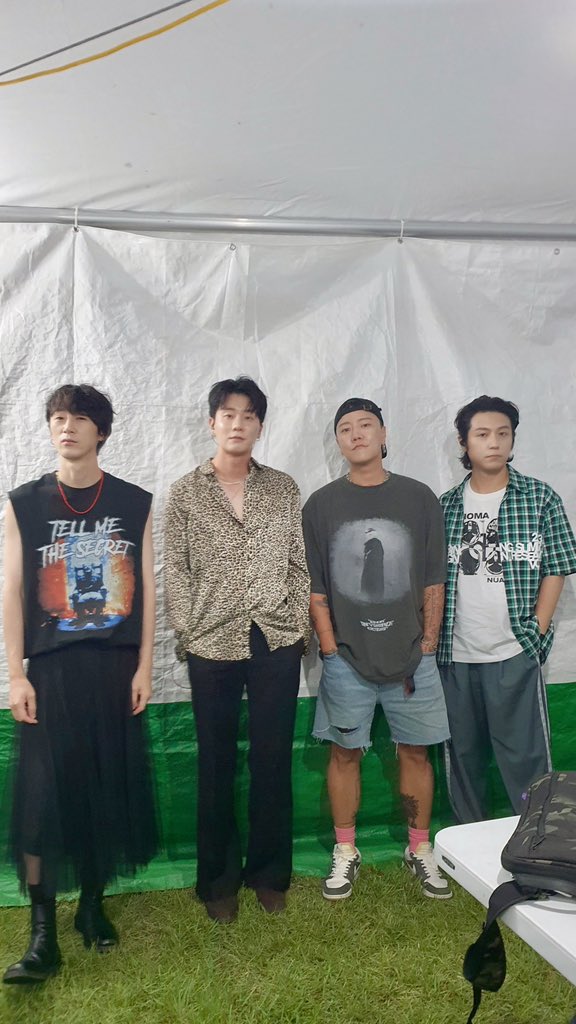 The_solutions1's tweet photo. [2023 KAMF]
매년 더더욱 기대되는 KAMF
함께해 줘서 고마워요❤️‍🔥🤟🏼

#솔루션스 #THESOLUTIONS 
#KAMF https://t.co/8StDNh9WSE