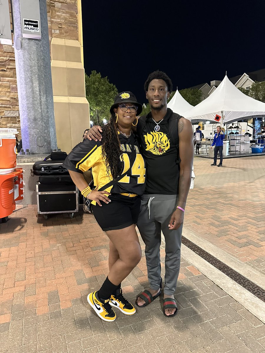 MsBMontgomery's tweet photo. Not the outcome I was hoping for but praising God I was able to make it to Tulsa to see Jalen and @UAPBLionsFB https://t.co/QgmbEpgm1x