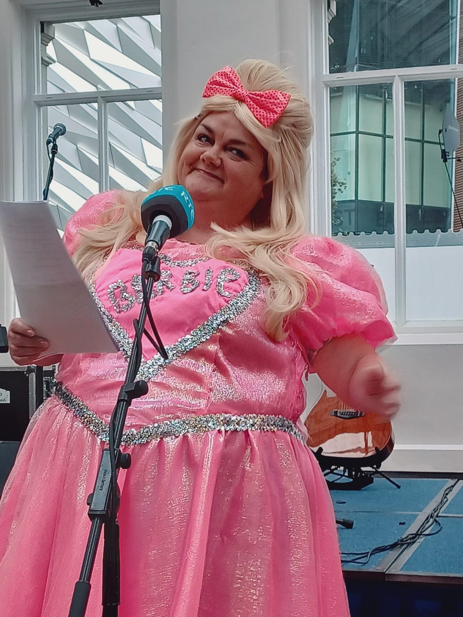 rteliveline's tweet photo. C'mon Barbie, let's go party! #FunnyFriday
#JuneRodgers https://t.co/ommFdCtKCW