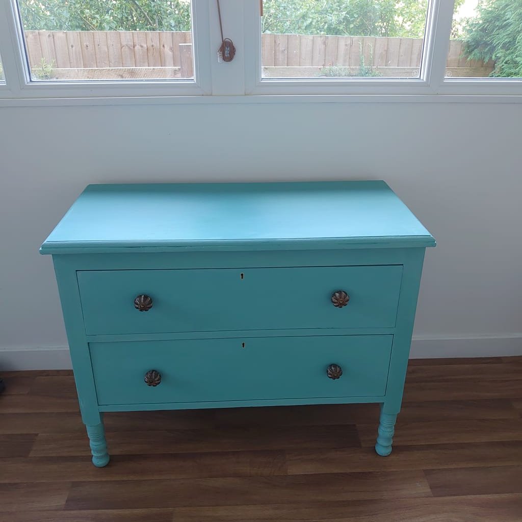 A brilliant before and after using Annie Sloan Chalk Paint in 'Provence'
"I restored an old drawer and the colour came out fantastic! The paint was so easy to work with, no mess, no fuss." - Matthew Wiese
#anniesloan #chalkpaint #paint #furniture #paintedfurniture #interior #home