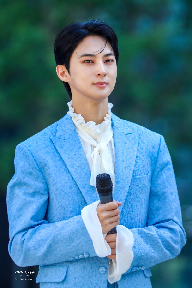 tm_track's tweet photo. [23.06.17] 음악중심 미니 팽미팅
🩵🤍

@VAV_official @twt_VAV 

#에이스 #Ace #장우영 #JangWooyoung #LegendPrince #VAV #Designer #Subconscious #Subcönscióus #브이에이브이 #디자이너 https://t.co/r8gYQl8yzv