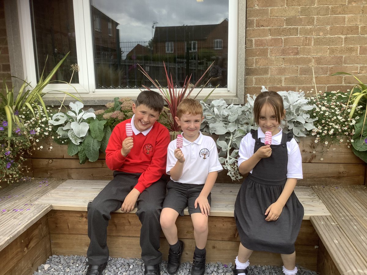 First recipients of headteachers treat this year for showing our school values in action. Well done 🌟