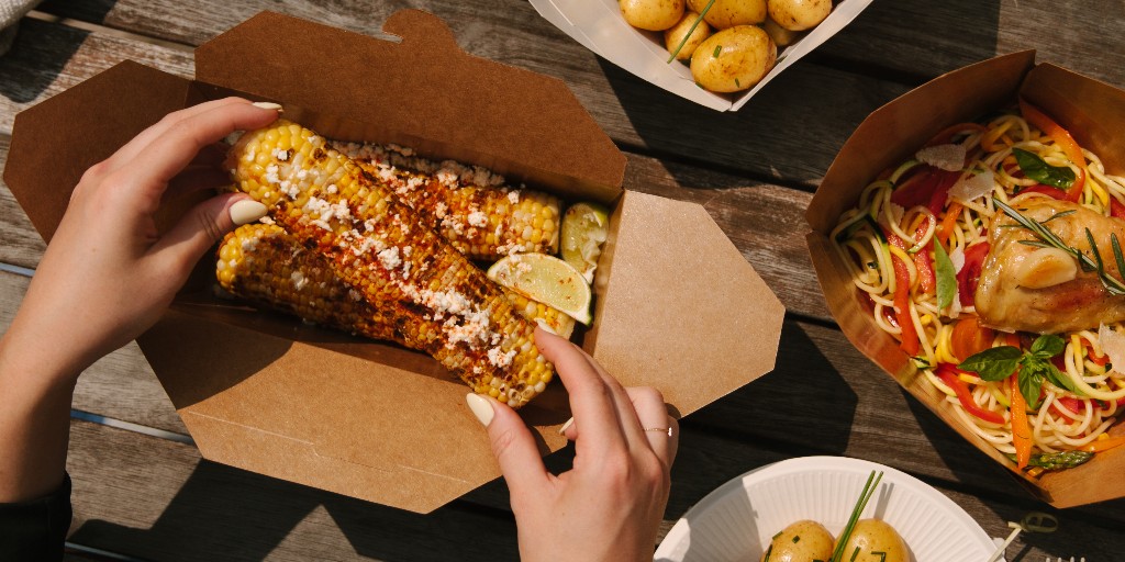 From entrees to desserts, customer can enjoy an off-premise dining experience w/Pack N’Eat Paper #TakeOutBoxes. With its high-quality paperboard &amp; durable glued tabs, Paper Take Out Boxes’ one-piece design eliminates the challenge of matching containers w/lids &amp;stacks for storage