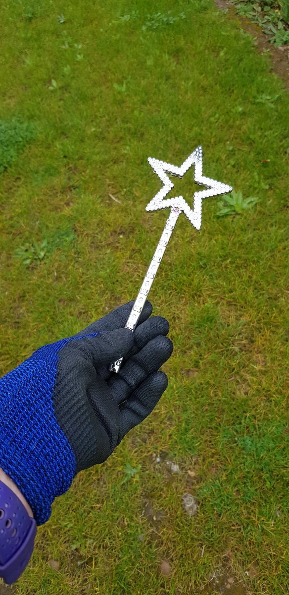 BBullrushes's tweet photo. A magic wand was our #JustOne for today.  Shame it didn't work to magic the #litter away. @TJRPitt @2minuteHQ @plastic_busters #lovewhereyoulive https://t.co/7lfpcGZyjX