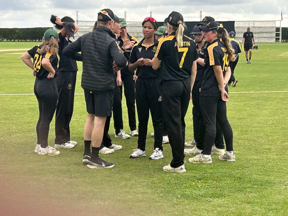 StaffsCricket's tweet photo. Staffordshire Cricket
Our u18s Girls finish their innings on exactly 200 for 5 v @DevonCricket over @GranthamCC #GoStaffs  

https://t.co/X7MRKXxfqC https://t.co/0ed7EKKpm0