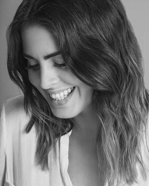 Estoy muy triste como todos, joven,llena de luz, con sueños.Dejo de sufrir,su alma vuela por todos los cielos,libre de carga.Dios ,todos los ángelesy tus papás te están recibiendo para abrazarte y decirte, tranquila ya pasó. Ahora no más dolor. JUSTICIA,TODO EL PESO DE LA LEY🌸🦋