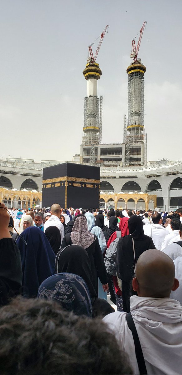 الكعبة هي بناءإبراهيم وإسماعيل عليهما السلام في مكة المكرمة،ثم في عهد النبي محمدصلى الله عليه وسلم تمَّ بناءالمسجدالحرام حولها،لتكون بذلك قبلة المسلمين على وجه الأرض،ومالاشك فيه أن زيارة مكة المكرمة والمسجدالحرام ورؤية الكعبة المشرفة هي الزيارة التي تنقي القلب والنفس وتطهرهما