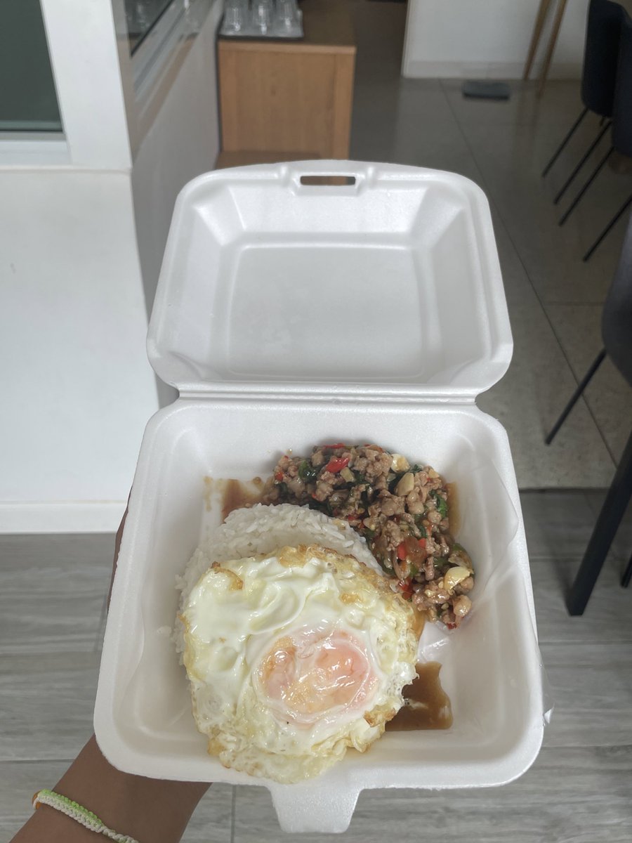 p8eks's tweet image. タイ来てからまだ1回もお店でご飯食べてない😅

#タイから始めよう