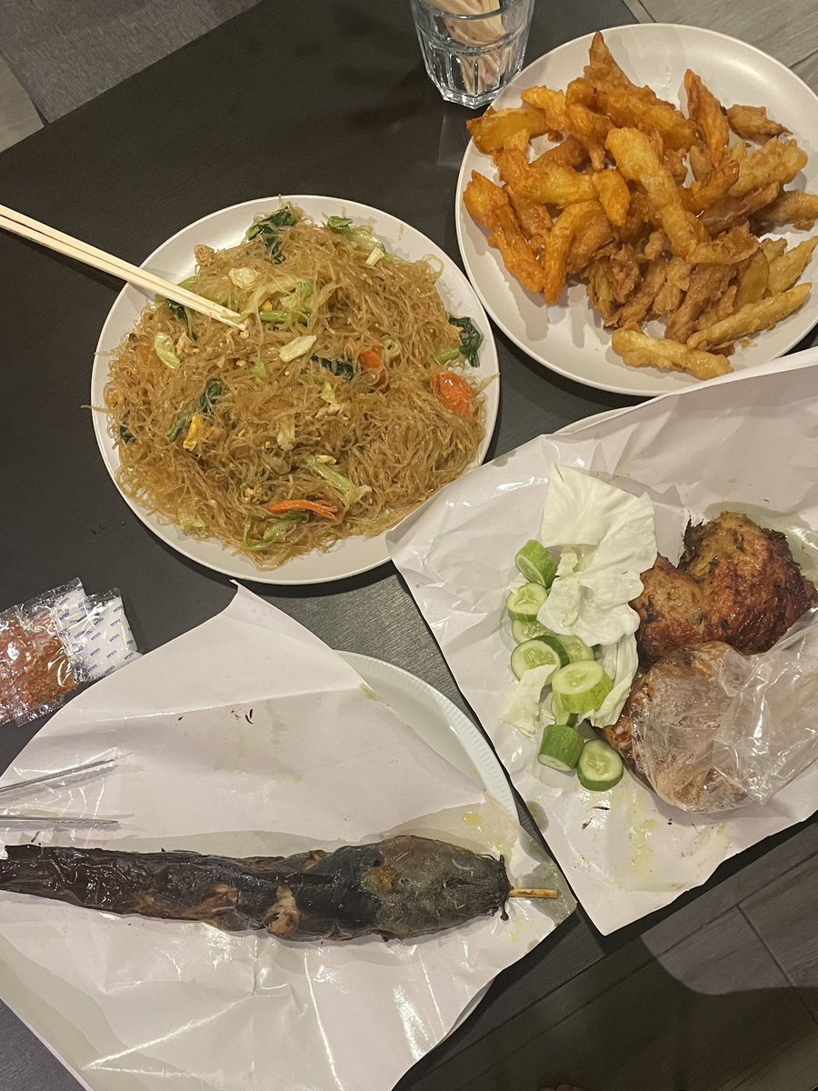 p8eks's tweet image. タイ来てからまだ1回もお店でご飯食べてない😅

#タイから始めよう