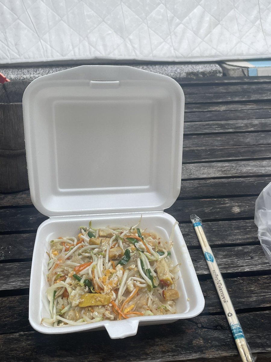 p8eks's tweet image. タイ来てからまだ1回もお店でご飯食べてない😅

#タイから始めよう