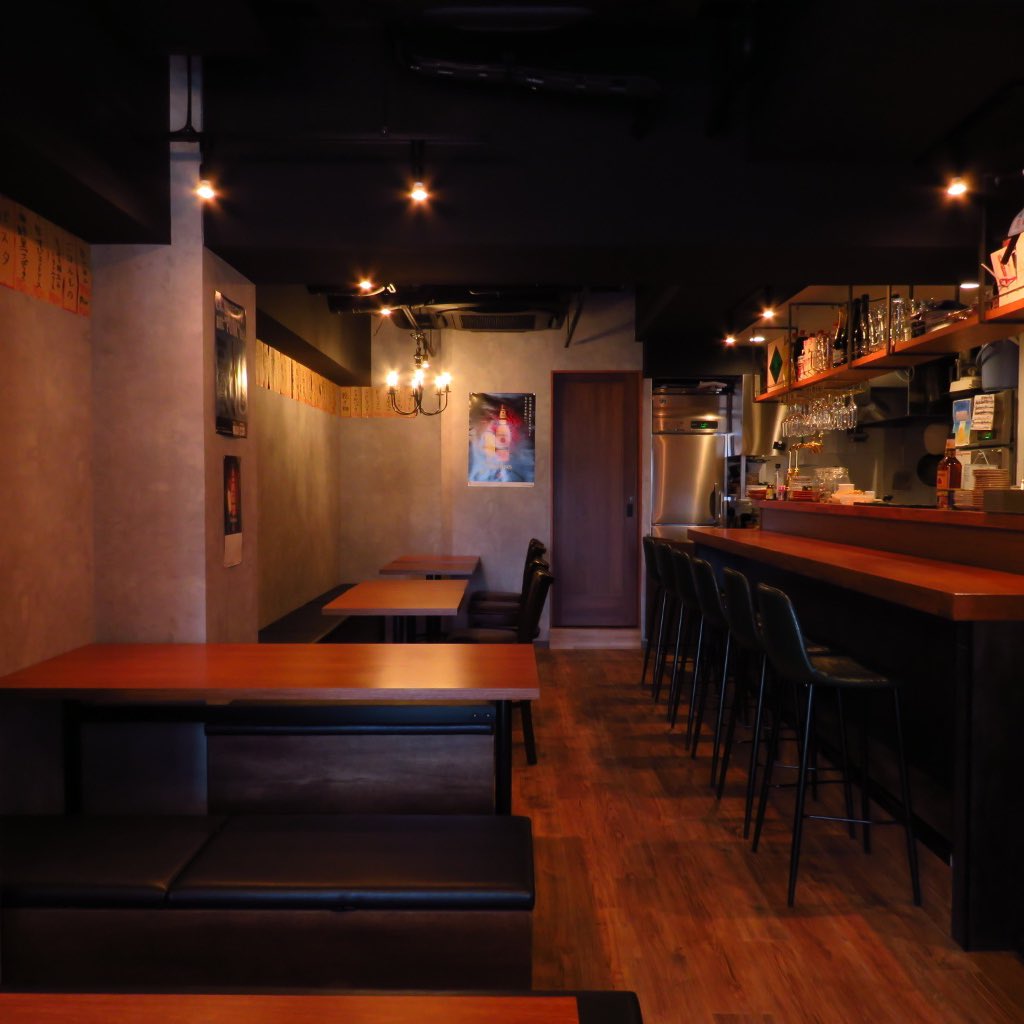okyakuya's tweet photo. No.95 海鮮黒ナポリタン

洋風酒場 夜スミ【登戸】

昔懐かしい喫茶店のモチモチ太麺スパゲティをイメージしたナポリタンは、イカ、エビ、あさりなど沢山の海鮮をつまみながら、お酒と一緒に楽しめます。海鮮の旨味を増すイカ墨で黒いけど、、イカ墨が主張しすぎないようケチャップやバターが香るよ！ https://t.co/O54TSvKVKO