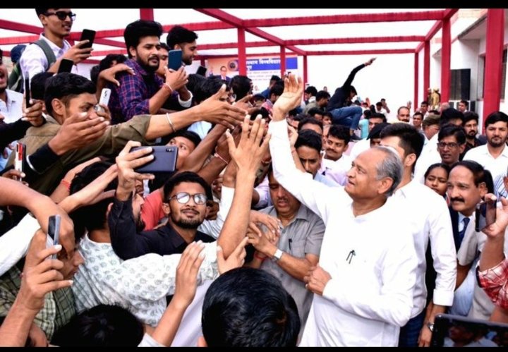 Meena2Er's tweet photo. कैसे एक बेरोजगार दर दर की ठोकरें सहेगा कभी कोर्ट में
कभी आंदोलन में
कभी इंतजार में
अब तो न्याय करो @ashokgehlot51 जी
#BCI610_फाइनल_रिजल्ट_दो
#BCI610_04_सितंबर_जयपुर_चलो
@_lokeshsharma @8PMnoCM @artizzzz @RajCMO @dsrajpurohit291 https://t.co/hAxsE76DhX