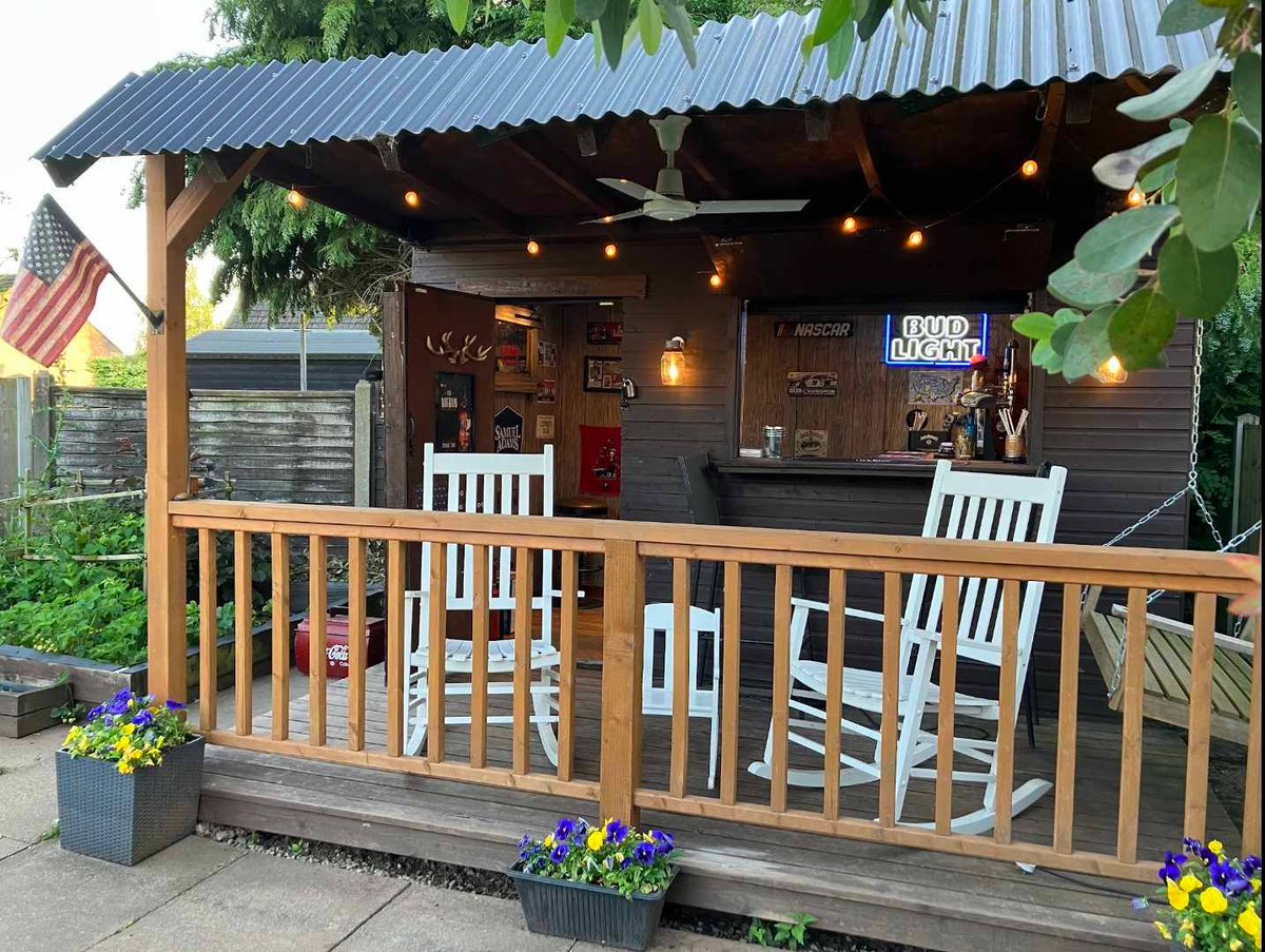 IgnitionMark's tweet photo. @GrangerSmith Hey Granger, what do you think of my little self built Honky Tonk in my backyard in Derby England? It's not quite Nashville but we love playing your songs there on a Friday night. Also, we are looking forward to following your next chapter in life #yeeyee https://t.co/zVV87au9yd