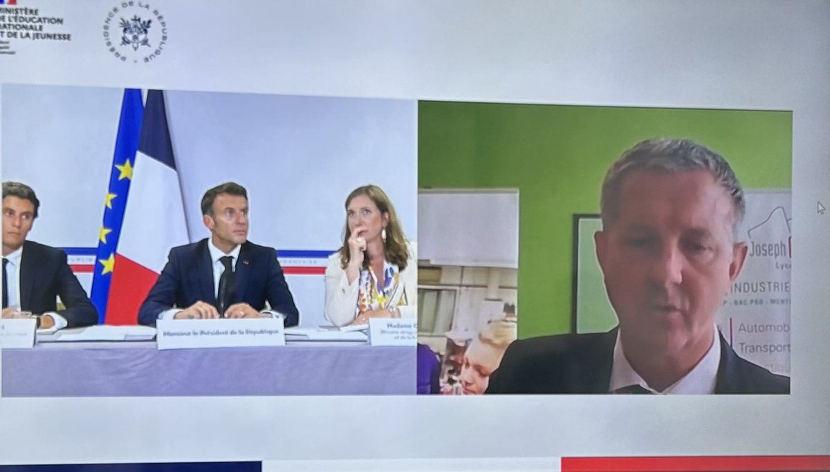 MostafaFourar's tweet photo. "La réforme du lycée professionnel est une bataille pour la justice sociale". Le Président de la République @EmmanuelMacron échange avec les personnels de direction #VoiePro
Merci au proviseur du lycée @JGallieni pour son témoignage #France2030 https://t.co/qby9zopRka