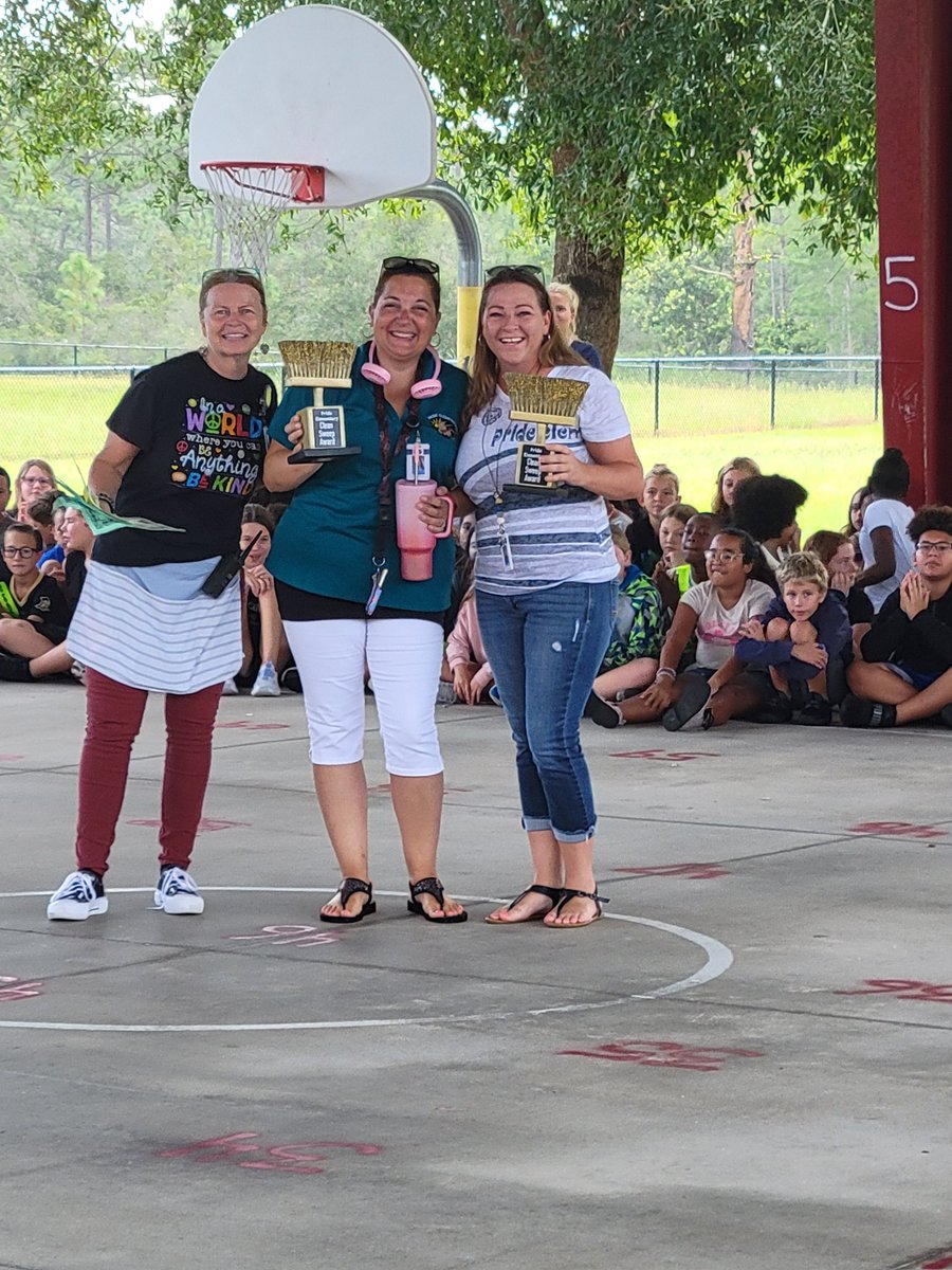 Cahillmomof6's tweet photo. Next was our "Clean Sweep" winners who are following our Cafe expectations and being responsible for the cleanliness of our cafeteria. #OnlyAtPride #OneFamily #WeCelebrateTogether #CleanSweep #WeTakeCareOfOurOwn #WatchUsGrow @ahr_ecahr @Proud2BeAtPride https://t.co/JnggLEClDK