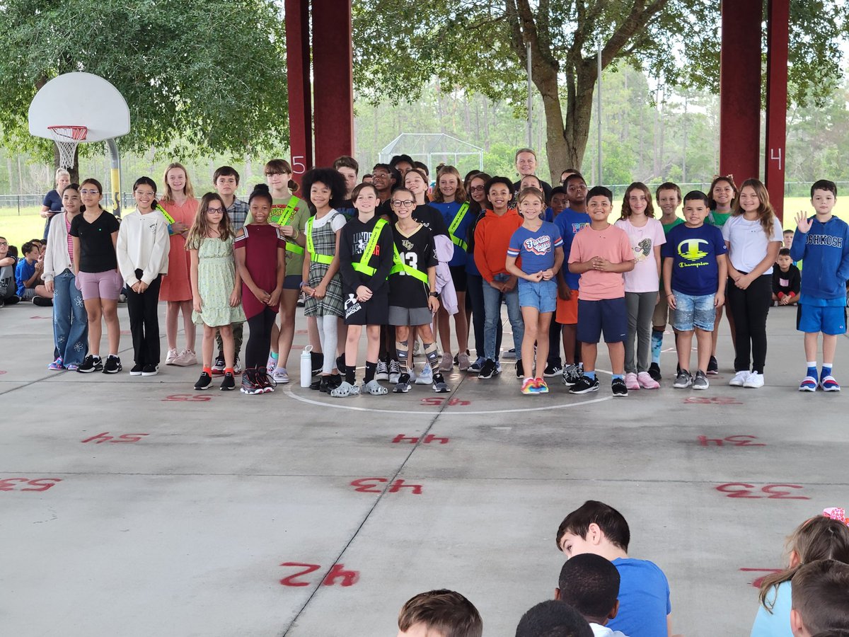 Cahillmomof6's tweet photo. Then we celebrated our 4's and 5's in ELA. Look at that dream team! π #RockStars #OnlyAtPride #WatchUsGrow #OneFamily #WeCelebrateTogether #MovingOnUp @ahr_ecahr @Proud2BeAtPride https://t.co/d9PiwYraj8