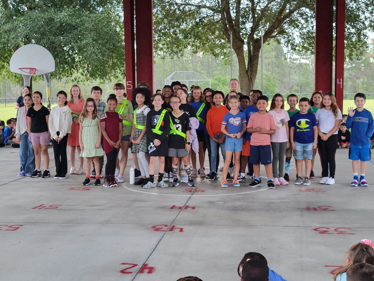 Cahillmomof6's tweet photo. Then we celebrated our 4's and 5's in ELA. Look at that dream team! π #RockStars #OnlyAtPride #WatchUsGrow #OneFamily #WeCelebrateTogether #MovingOnUp @ahr_ecahr @Proud2BeAtPride https://t.co/d9PiwYraj8