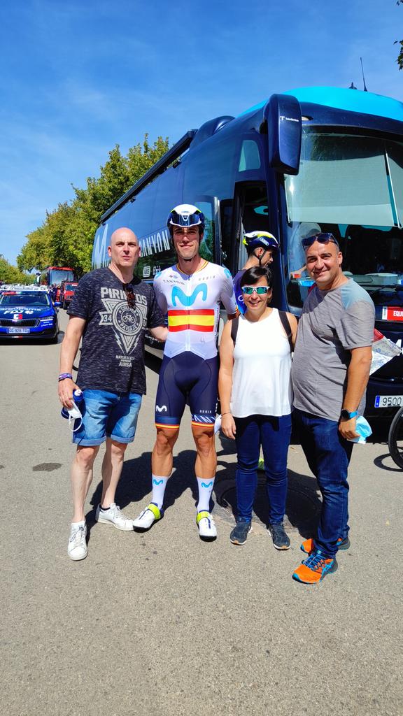 🔴🇪🇸 #LaVuelta23 En la etapa de hoy, con salida en Utiel y llegada en Oliva, dos socios del Movistar Team Cycling Club han podido vivir de cerca La Vuelta tras el sorteo que realizamos. 

👌 Descubre todas las ventajas que te ofrece nuestro club en: movistarteam.com/cycling-club