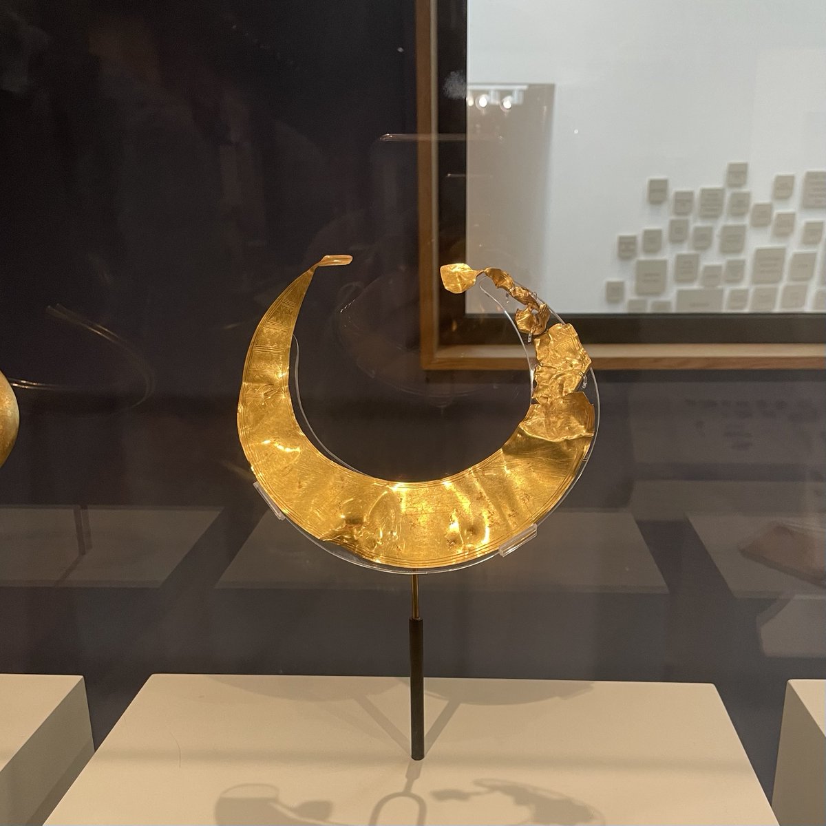 SOARarchaeology's tweet photo. For #FindsFriday, the Tarrant Valley Lunula, the only lunula to be found in Dorset, which dates from around 2200-1950 BCE. They were first produced in Ireland by beating a single gold ingot into a thin foil and are very rare in mainland Britain. On display @DorsetMuseum. https://t.co/jL2eYzMoIV