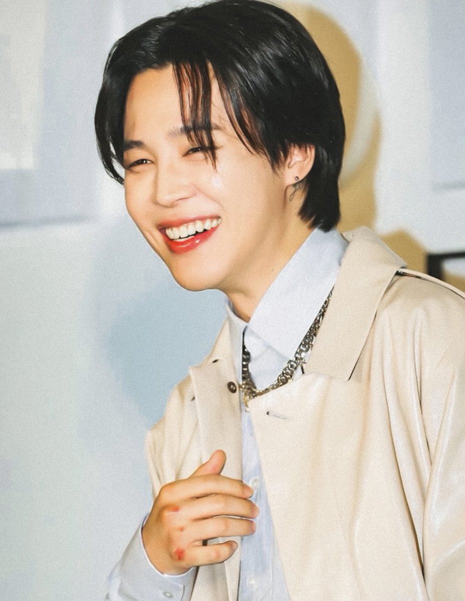 PJM_vocal's tweet photo. WOW , PARK JIMIN LOOKS SO PRETTY https://t.co/0rg9kKNx9V