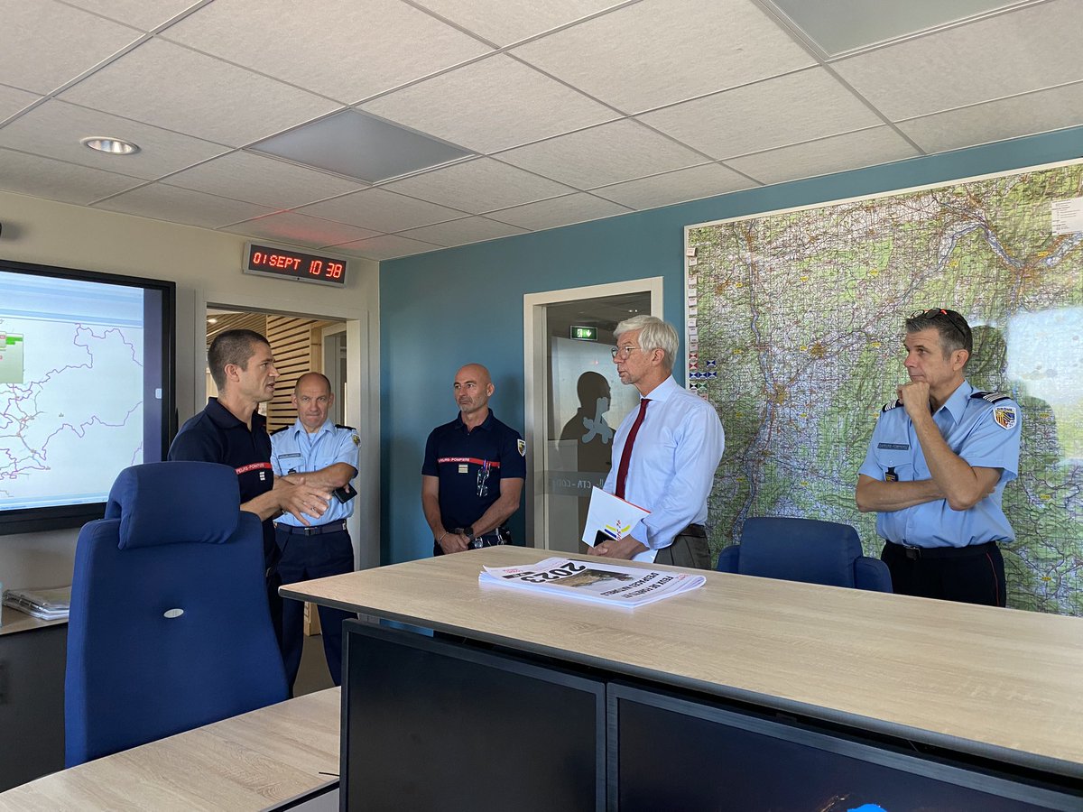 [#Visite] 
Ce matin, le SDIS a reçu le <a href="/Prefet26/">Préfet de la Drôme 🇫🇷🇪🇺</a> dans le cadre de sa prise de fonction en août dernier. À cette occasion le préfet a pu découvrir le SDIS de la Drôme, son activité et ses enjeux. 
Cette rencontre s'est achevée sur une visite du plateau CTA/CODIS🧑‍🚒