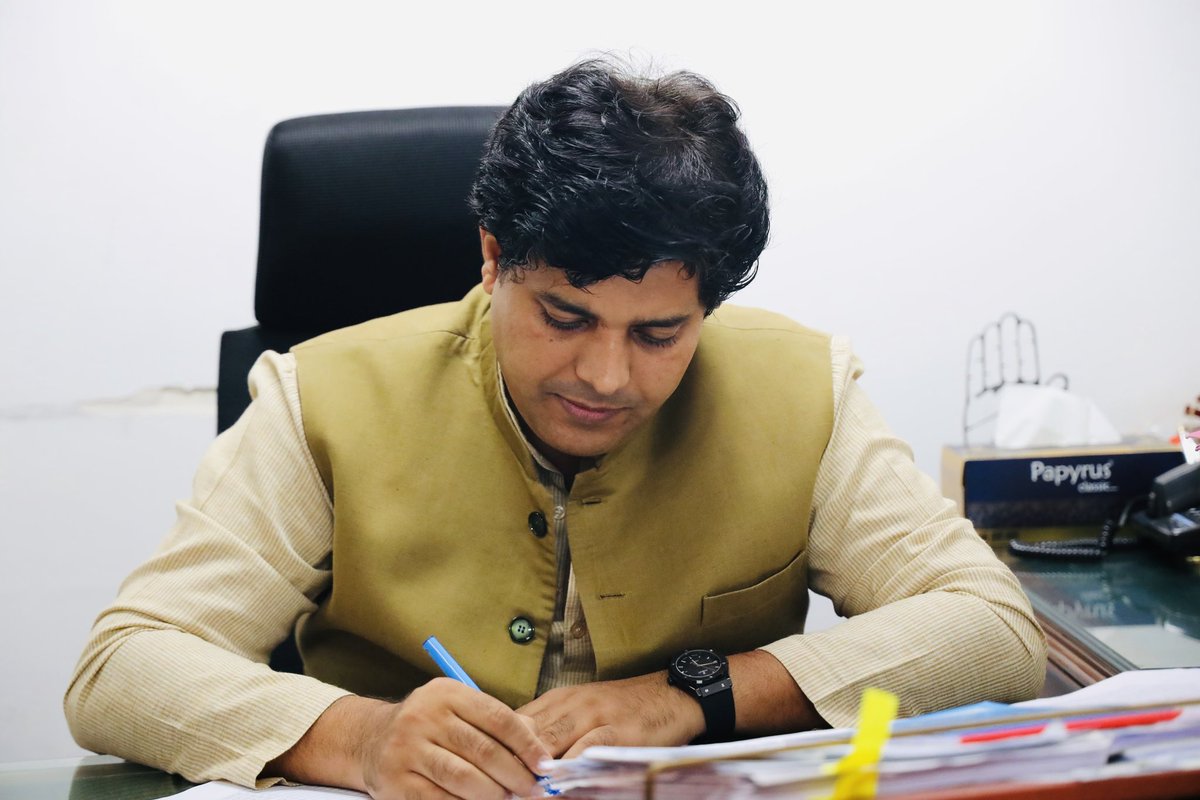 ShayarImran's tweet photo. कल 02 सितंबर को दोपहर 12 बजे से 24 अकबर रोड नई दिल्ली स्थित #AICC ऑफिस में मौजूद रहूँगा, मिलने वाले साथियों का स्वागत रह��गा। https://t.co/EKZbUKGAht