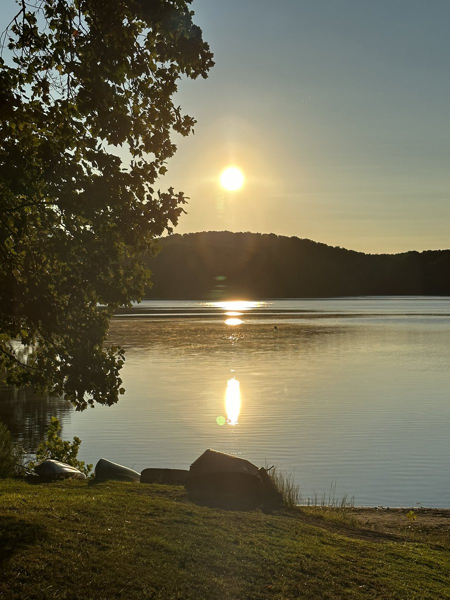 Today begins ‘Meteorological’ Autumn and it felt like it!
☀️ Sunrise over Liberty Reservoir with temps in the lower 50s. 
 😀 Enjoy this taste of Fall
🏆 🌡️ 🔥 Record Heat possible Labor Day &amp; a few more days next week. 
🍁 Astronomical Autumn beings with the Equinox on Sept 23.