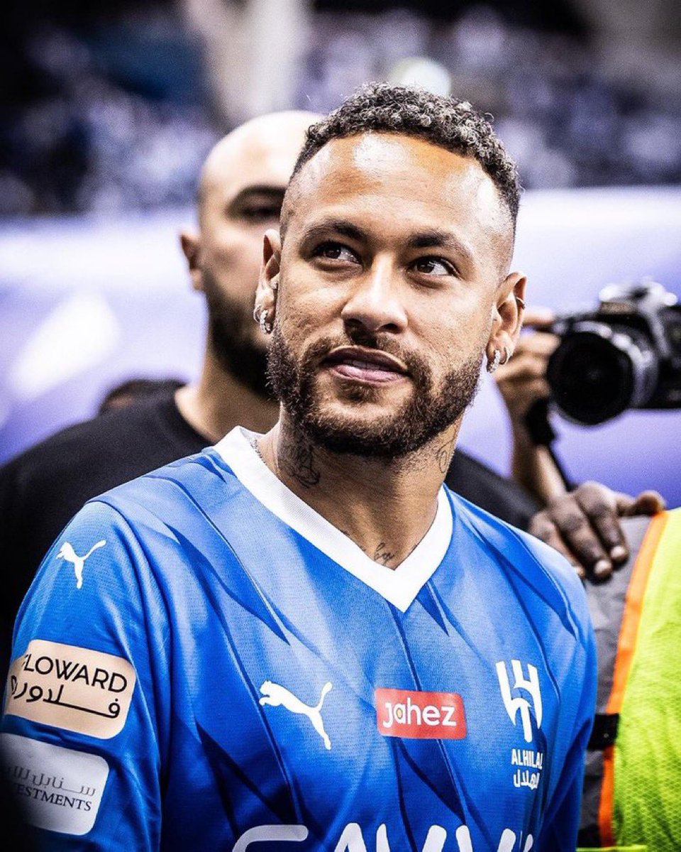 oficialsincerao's tweet photo. Desculpa, família. Falhei com a minha palavra…

Falei que ia largar de Neymar depois de ter ido pra Arábia, mas já tô aqui ansioso pra ver a estreia dele hoje pelo meu Al Hilão.

Vamo amassar o timeco do Benzebagre 💙 https://t.co/OskgMYwzaY