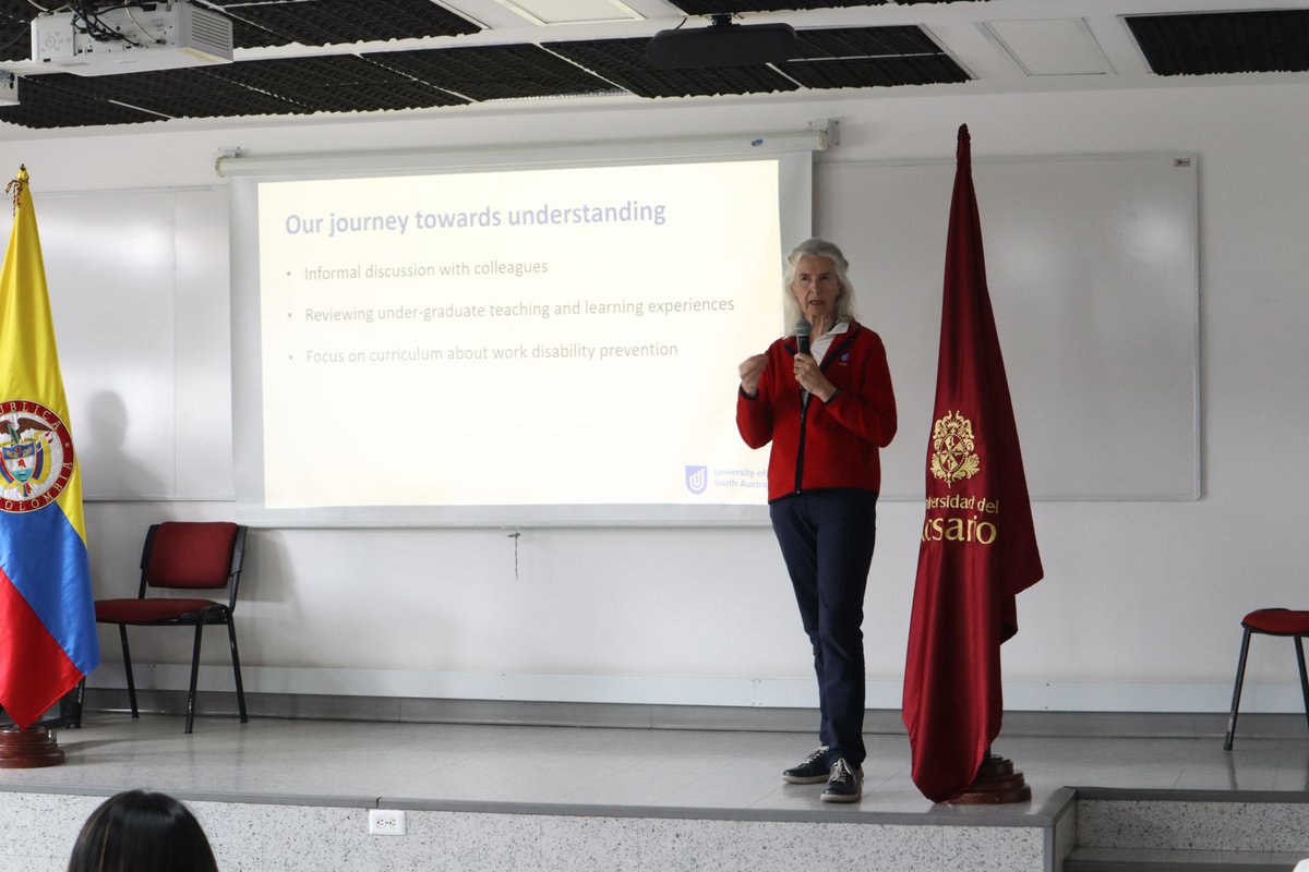 #URosarioInternacional Recibimos la visita de la presidenta de la <a href="/wcptOHE/">WorldPT - IFPTOHE</a> al programa de Fisioterapia de la #EMCS con un encuentro de egresados alrededor de la temática "Avances en los estándares globales para la práctica del fisioterapeuta en salud ocupacional". 👷‍♀️👷