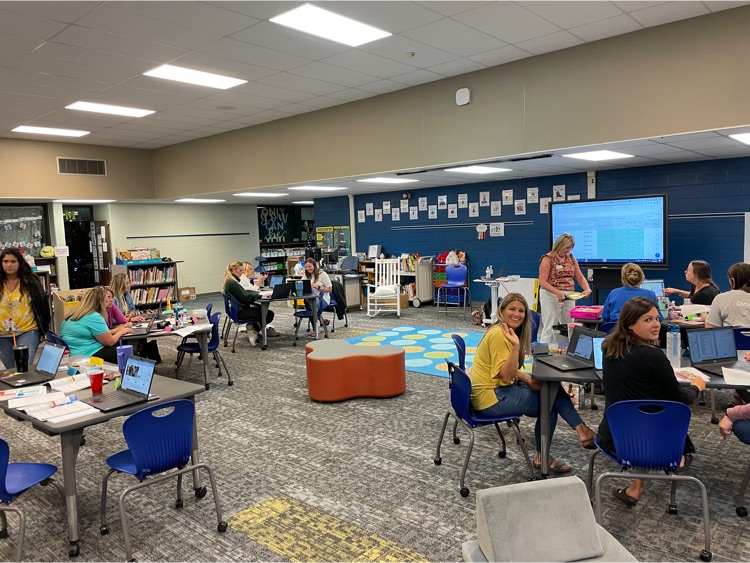 superGSD's tweet photo. Fantastic week of professional learning for our teachers and Open Houses for our elementary students! We can't wait to welcome all our students on Tuesday! #InMarauderCountry #GSDfirstweek https://t.co/WYS4DuaQUS