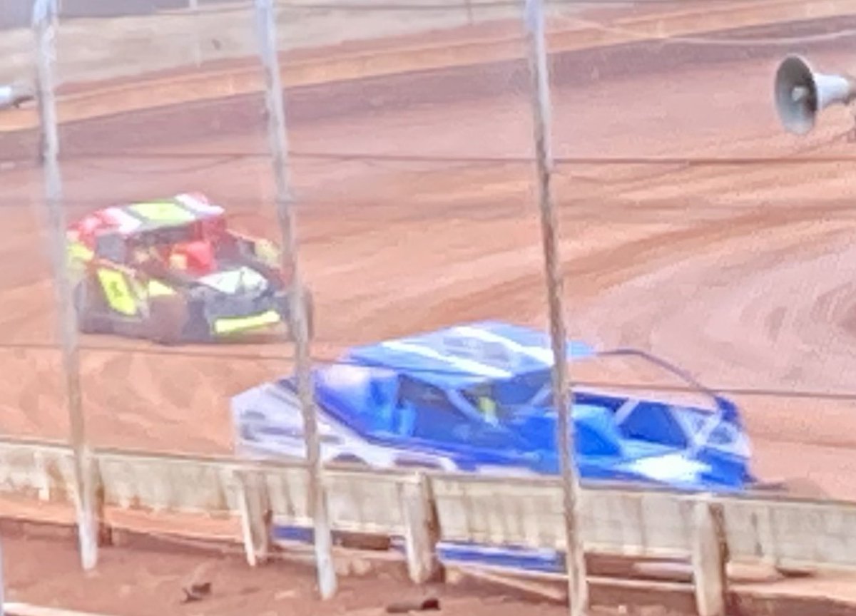 kuribbean's tweet photo. @JLaFrance3WV @MgtnBrewCo @SharonSpdwy Sharon isn’t a bad drive from Morgantown.  Both the sprints and the modifieds provided fantastic races!  I’m glad I went up there to see it in person, because there was action all over the track.  Here some mods for you. https://t.co/9NfjEUj9cY