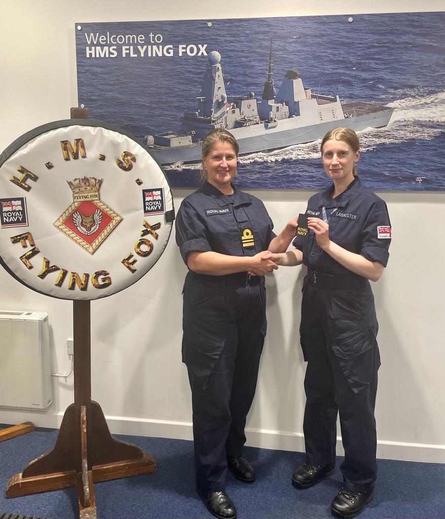 BZ (Navy for well done) to AB Lankester for receiving her AB epaulettes from our Commanding Officer yesterday evening - as she recently successfully completed the Accelerated Ratings Programme. When not serving as a Reservist, AB Lankester works for @UKHO #flyingfoxfriday
