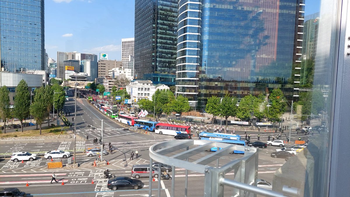 timconeng's tweet image. Through the BRT Line 5 Project, Timcon staff and other consultants together with staff from KURA and Namata went to Korea for the BRT benchmarking scheme organized by the international consultants on the project: Kuhnwa, Yooshin, Tracom, and Dohwa 
#BRTLine5 #Timcon #Benchmarking