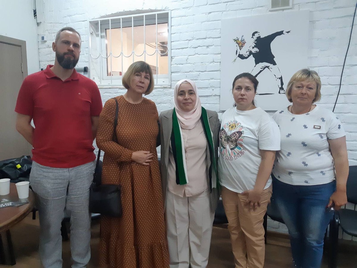 AminaKhoulani's tweet photo. In UkraineI met with the families of detainees and survivors at center for civil liberties @ccl_ua we have been shared the same pain and enemy #Russia also we have hope and courage to cooperate for freedom and justice to our detained loved ones #SyriansInUkraine
@FamiliesSyria https://t.co/zqNBXuf7Mm