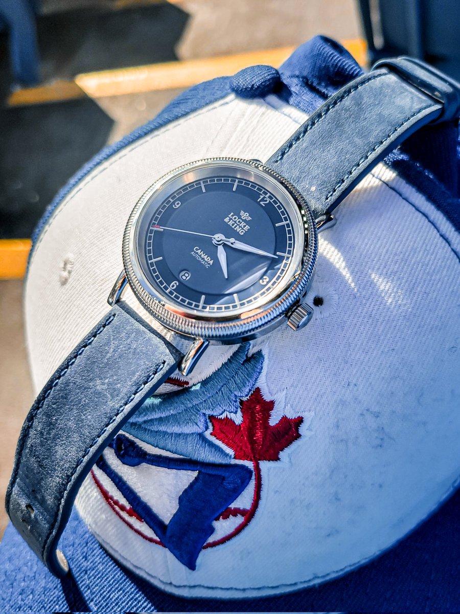 Last weekend of summer proper, cheers to the "boys of summer." How are you making your own time this long weekend?

Kicked off the week with our James in Midnight Blue and Silver Steel with blue suede strap, closing it out the same way. 

lockeandking.ca
#hamont #watches