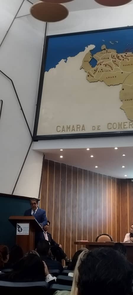 ptcklegal's tweet photo. Comienza la participación de @NegroPalacios, socio de PTCK , en el bloque «Los Principios que informan la Armonización en la LOAT y en otros instrumentos» en el evento « Revisión y reflexiones de la vigencia de la LOAT» organizado por @laavdt en la @CamaradeCaracas https://t.co/LXYlXm2WYz