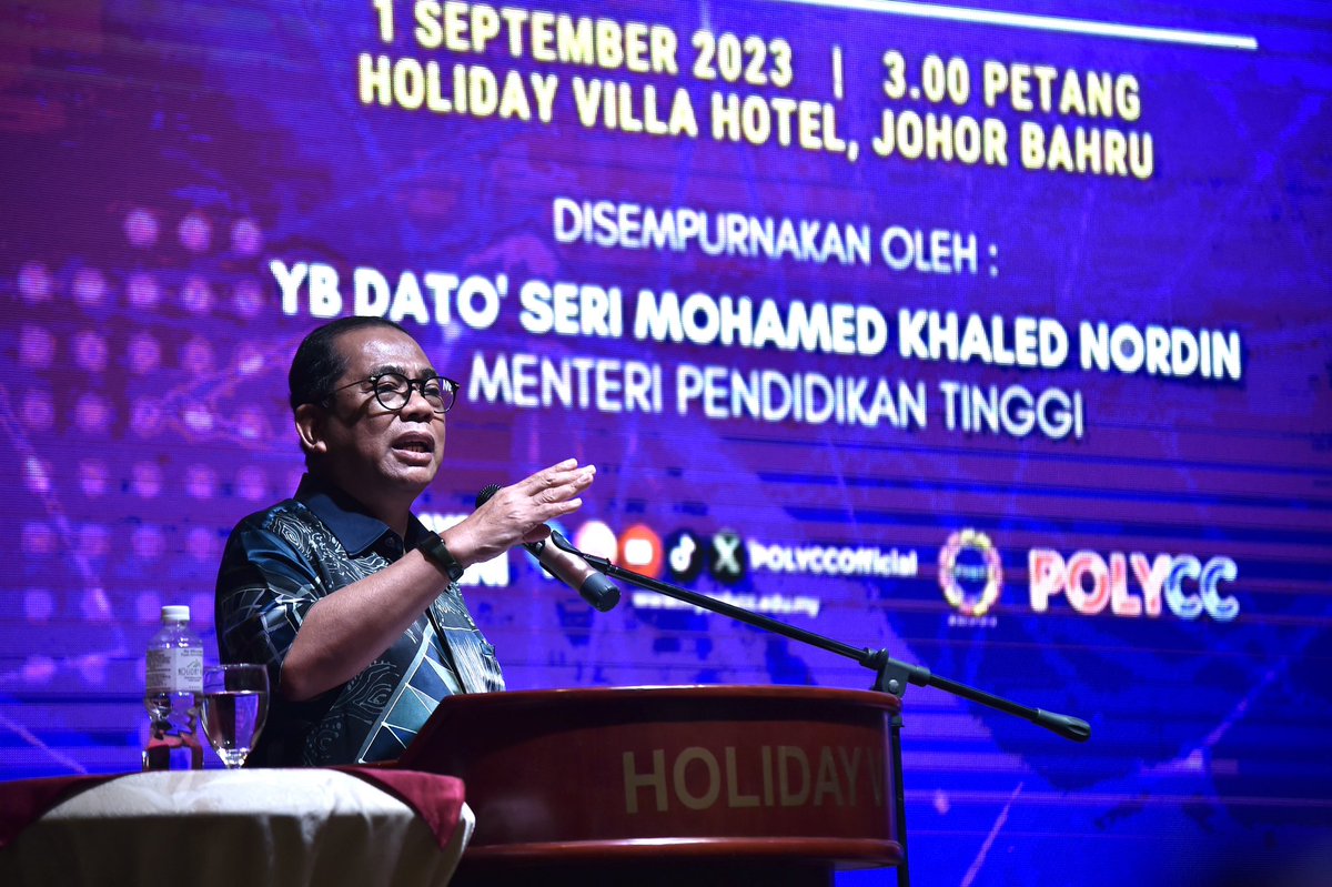 MOHEOfficial's tweet photo. RM2.14 JUTA LAKSANA PROGRAM PEMBELAJARAN SEPANJANG HAYAT (PSH) KOMUNITI MADANI

1 September 2023 | Johor Bahru

Program Pembelajaran Sepanjang Hayat (PSH) terus menjadi perhatian dan tumpuan Kementerian Pendidikan Tinggi (KPT) dalam memperkasa komuniti MADANI. https://t.co/PyAd5TqL2Y