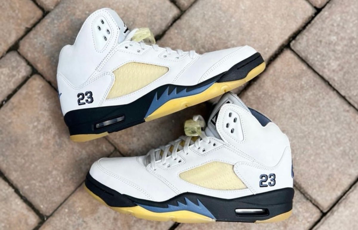 nicekicks's tweet photo. A Ma Maniére x Air Jordan 5 “Diffused Blue” 🧿 https://t.co/4aCwprjSsr
