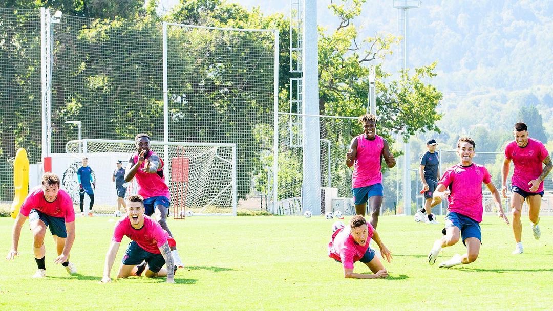 AnderHerrera's tweet photo. W I N N I N G  T E A M ⚽️❤️ https://t.co/Gy9v2UkvQ0