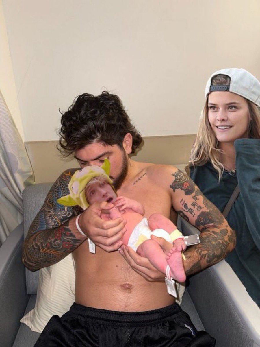 Dillon Danis (@dillondanis) on Twitter photo 