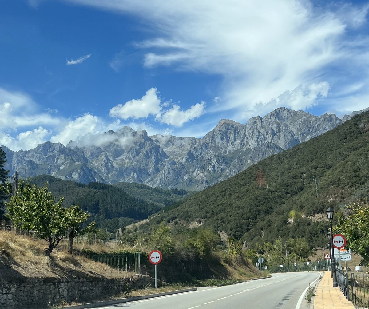Proyectar esta película en la montaña, un sueño✨. Recién llegado en los Picos de Europa, en Espinama para presentar <a href="/DearWerner/">DearWerner</a> en el festival #Rurales? Organizado por la productora Ruido Interno. Hoy a las 19:00h