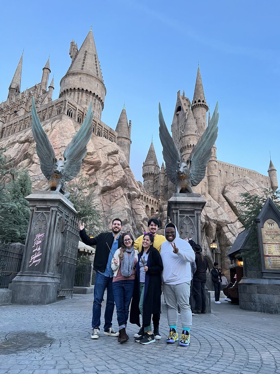 XpectoGO's tweet photo. Happy #BackToHogwarts day, Witches &amp; Wizards! I got to visit Hogwarts @UniversalORL &amp; @UniStudios earlier this year, and the experience was more magical w/ friends.

I hope you're able to make even more friendships this year with this magical community.
#HarryPotter https://t.co/uKRtBreXmo