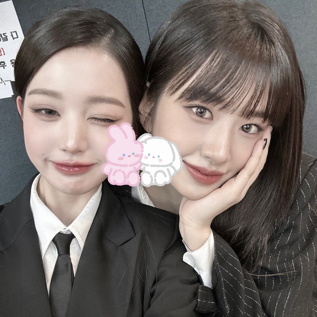 idolwonyo's tweet photo. anyone else noticed how wonyoung's ears literally turned RED after taking this selfie with yujin................ GIRL GET UP https://t.co/pYjRXEvqPV