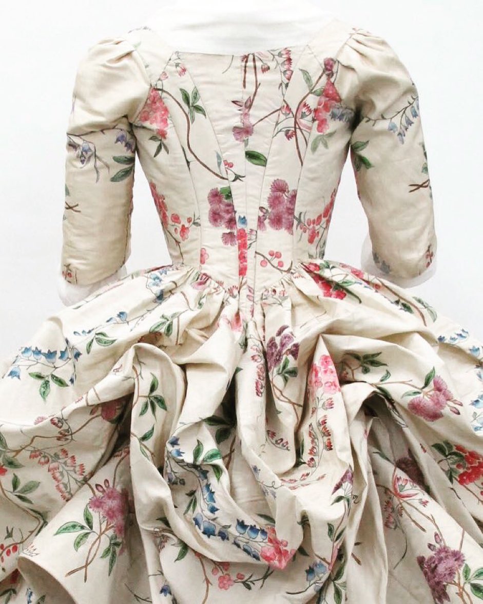 MadameGilflurt's tweet photo. Enjoy this rare and #frockingFabulous example of a 1780’s gown of painted silk in unusually pristine condition. #Fashionhistory via the Met. https://t.co/ea0FkiFHBt
