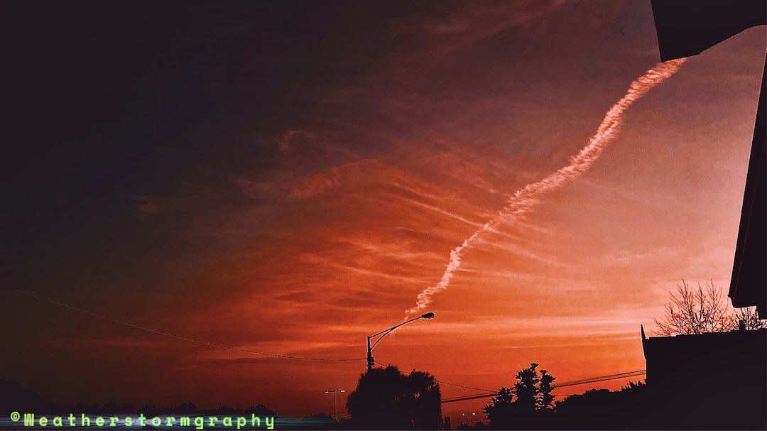 Johnted_113's tweet photo. This eveningβs 1st Day of spring cirrus & contrail sunset.
β’
@BOM_Vic @VicStormChasers @Cruzyfarmer @RobLee0871 @RowdyRobey @MetalcoreMagpie @Hailmo @The_FishmanAU #spring #springday2023 #September1st #Sept2023 #sunset #sunsetphotography #Melbourneweather #melbweather #Melbourne https://t.co/jxjcCbpaxH