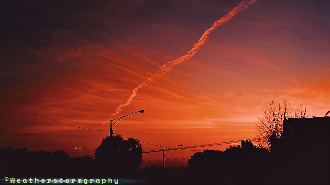 Johnted_113's tweet photo. This eveningβs 1st Day of spring cirrus & contrail sunset.
β’
@BOM_Vic @VicStormChasers @Cruzyfarmer @RobLee0871 @RowdyRobey @MetalcoreMagpie @Hailmo @The_FishmanAU #spring #springday2023 #September1st #Sept2023 #sunset #sunsetphotography #Melbourneweather #melbweather #Melbourne https://t.co/jxjcCbpaxH
