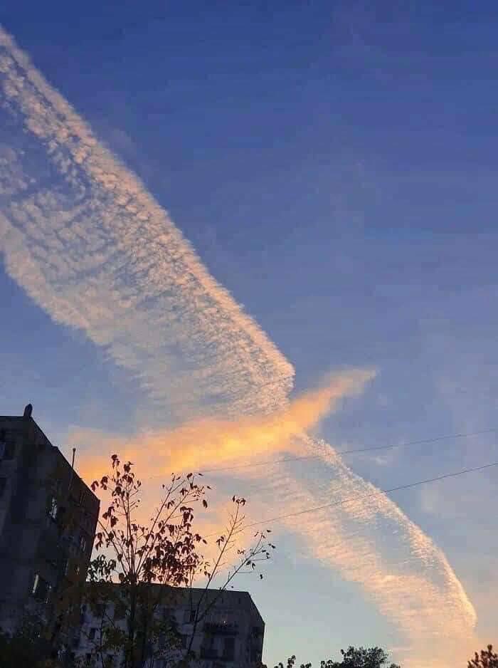 mrdeve8's tweet photo. 昨日の空
#火の鳥　#雲　#cloud #sky #firebird
#bird #birdcloud https://t.co/HwjABDDv2A